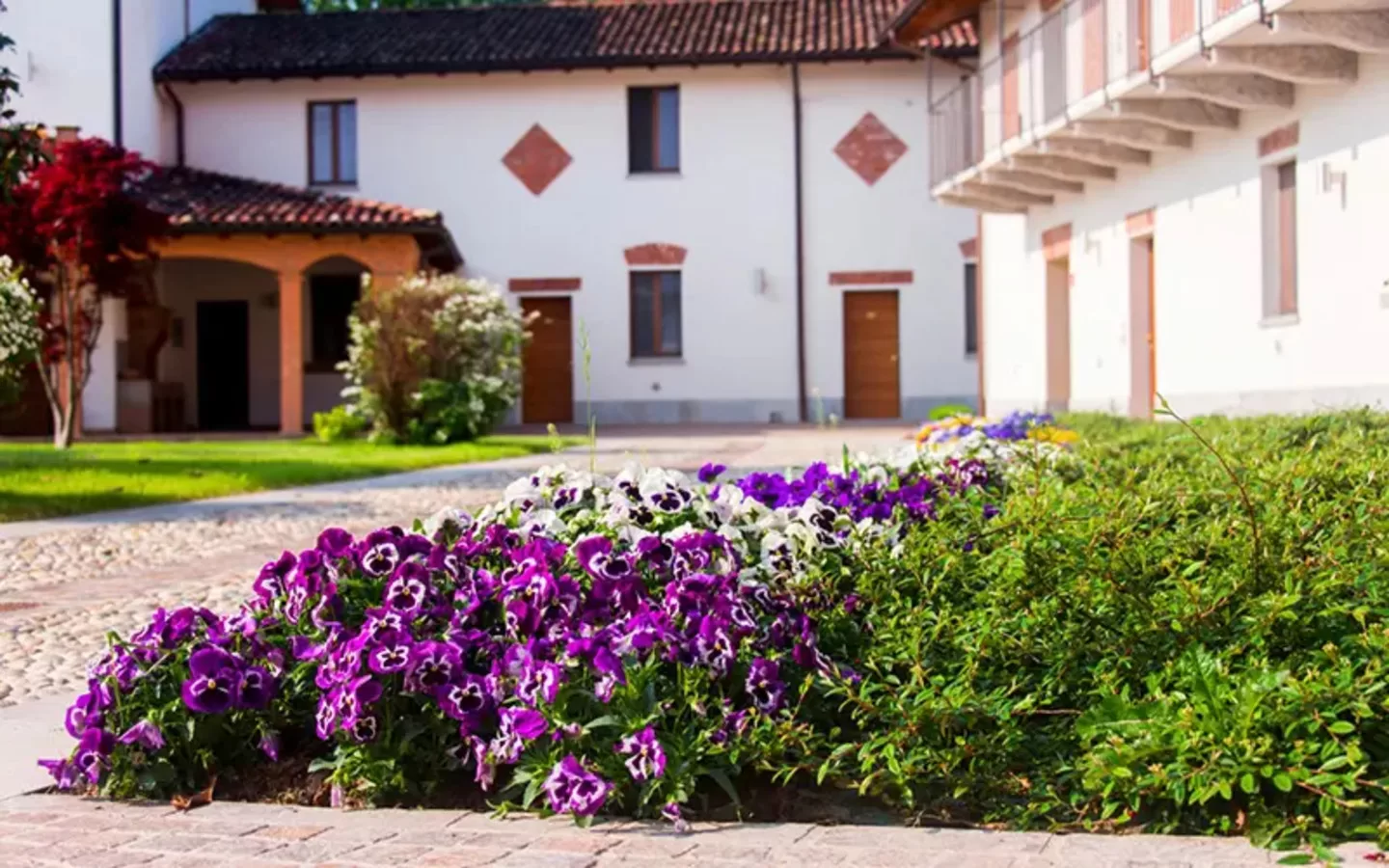 Hotel e Ristorante Cascina Sesmones a Lodi e Provincia di Milano in fiore